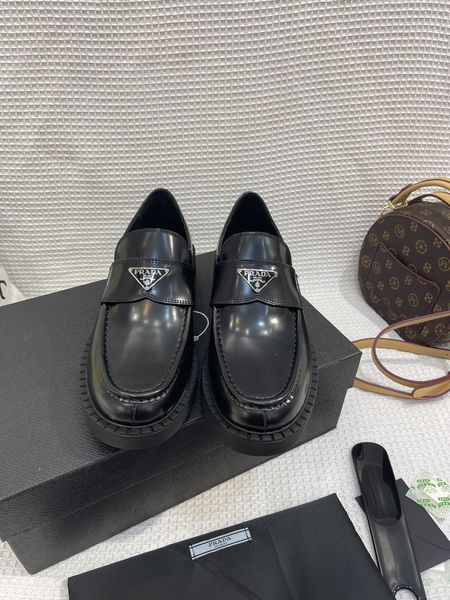 P*rada Top Loafer CL 23030831-15
