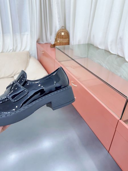 P*rada Top Loafer CL 23030831-25