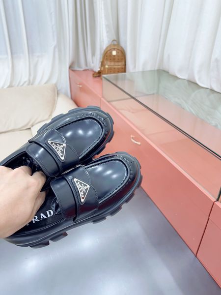 P*rada Top Loafer CL 23030831-26
