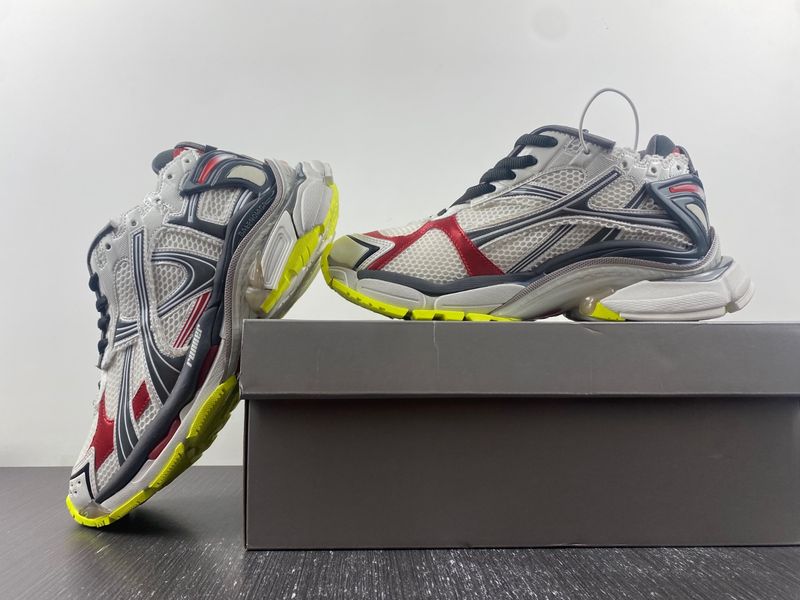 B*alenciaga runner AM 20230907-3