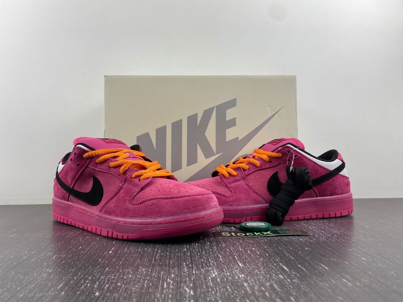 The Powerpuff Girls x SB Dunk Low Buttercup FZ8319-600