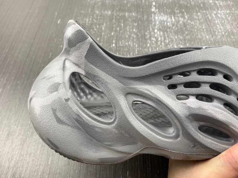 Yeezy Foam RNR MX Granite  IE4931