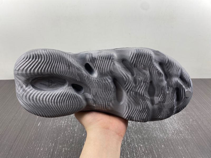 Yeezy Foam RNR MX Granite  IE4931