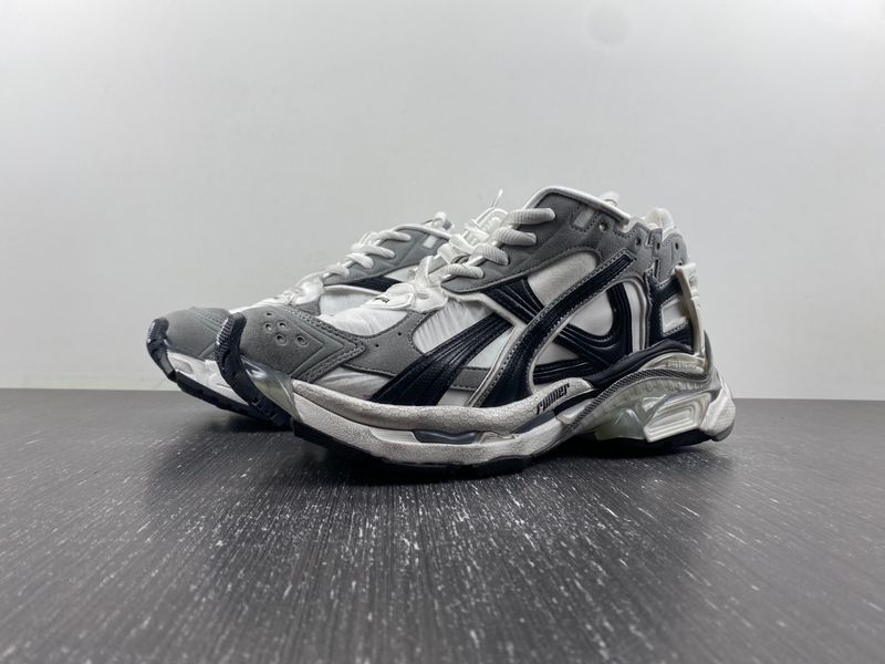 B*alenciaga runner AM 20231016-3