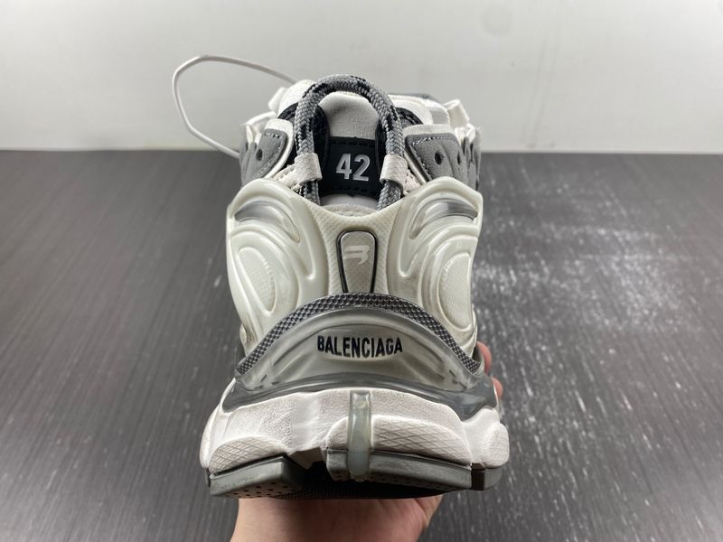 B*alenciaga runner AM 20231016-3