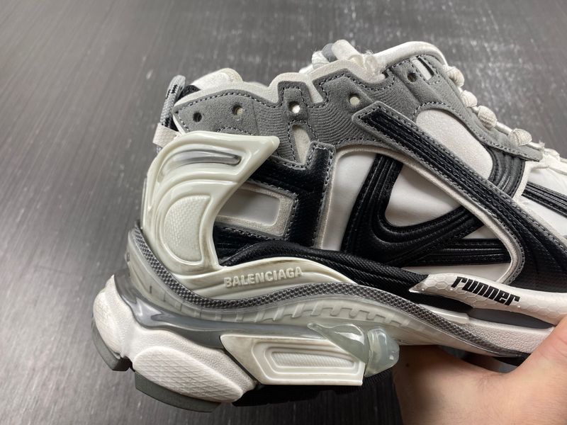 B*alenciaga runner AM 20231016-3