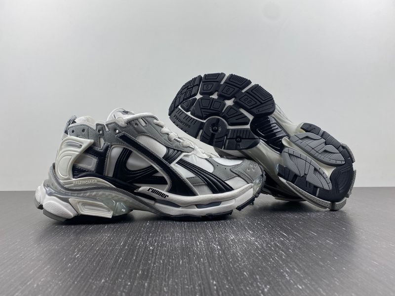 B*alenciaga runner AM 20231016-3