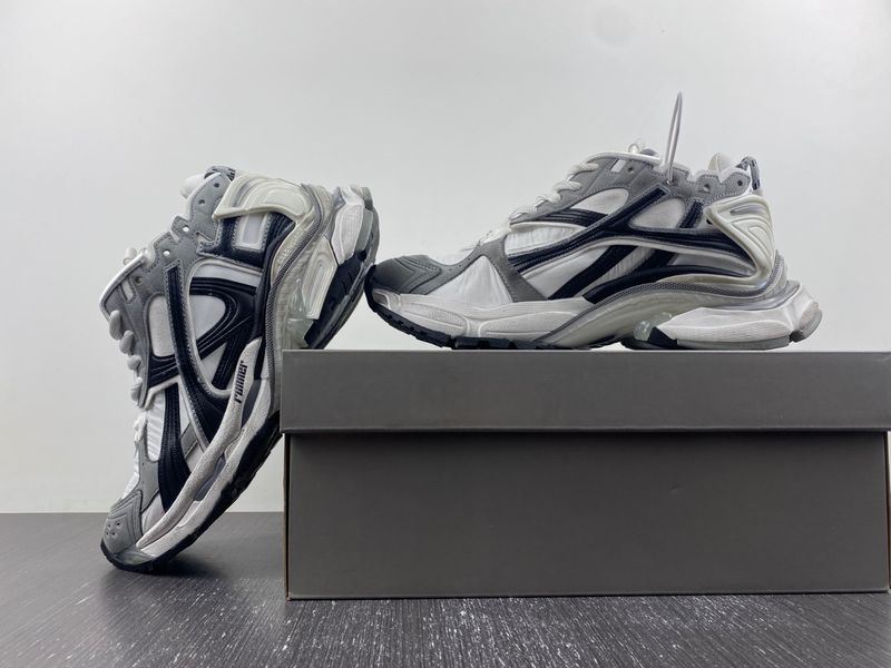 B*alenciaga runner AM 20231016-3