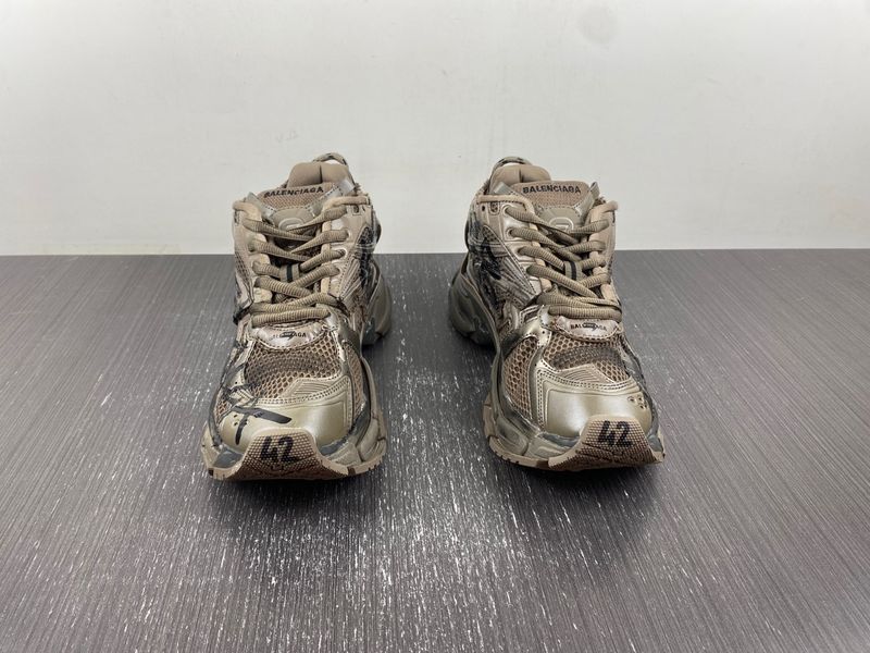 B*alenciaga runner AM 20231018-1
