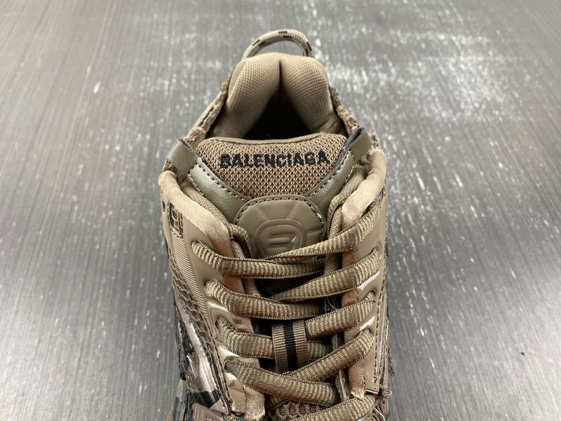 B*alenciaga runner AM 20231018-1