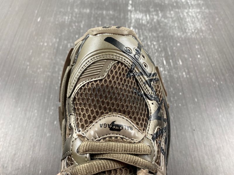 B*alenciaga runner AM 20231018-1