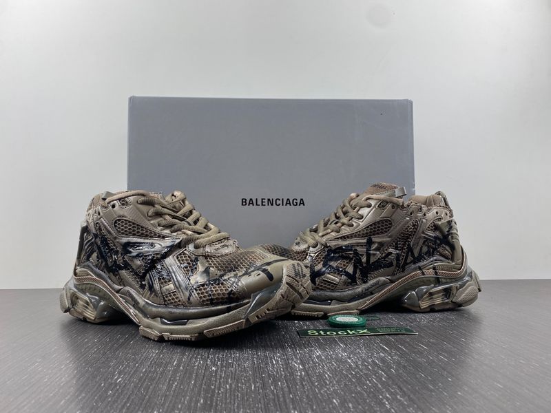 B*alenciaga runner AM 20231018-1
