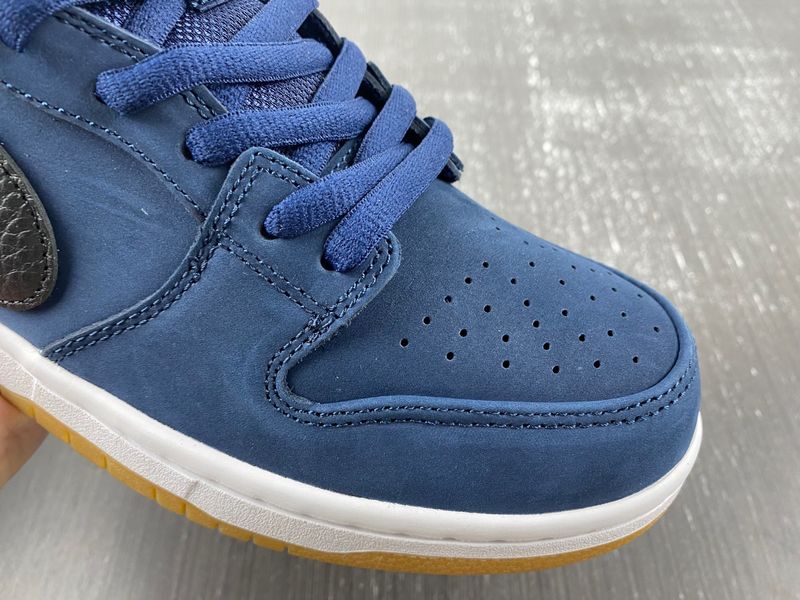 SB Dunk Low Navy Black Gum  CW7463-401