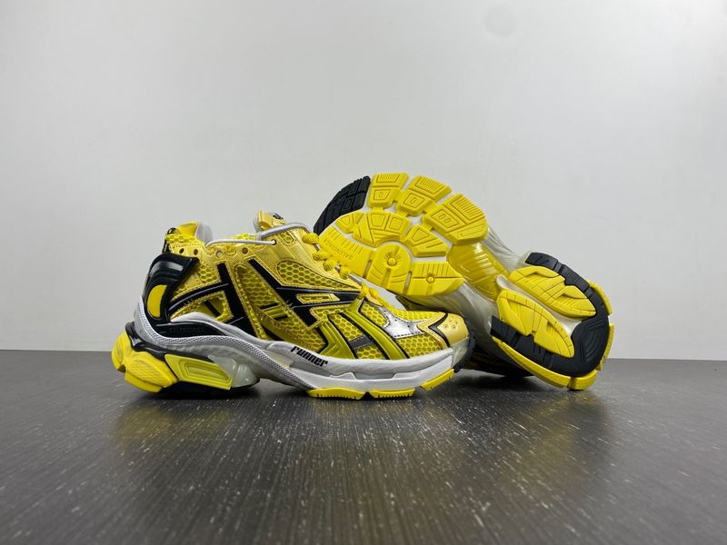 B*alenciaga runner AM 20231019-11