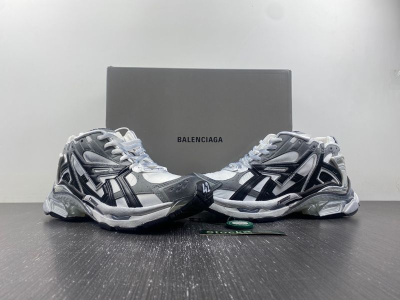 B*alenciaga runner AM 20231205-6