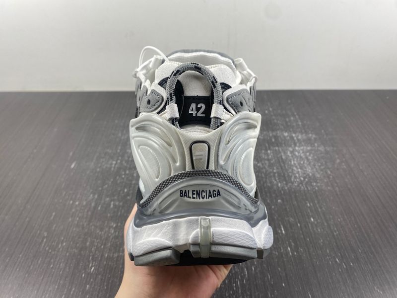 B*alenciaga runner AM 20231205-6