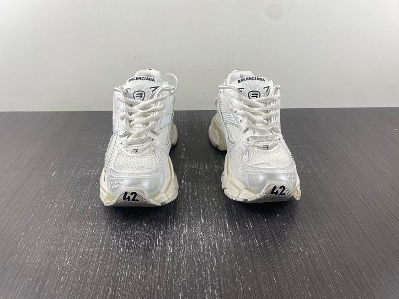 B*alenciaga runner AM 20231219-13