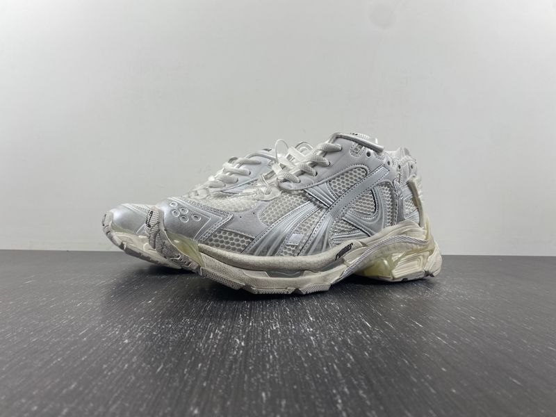 B*alenciaga runner AM 20231219-13