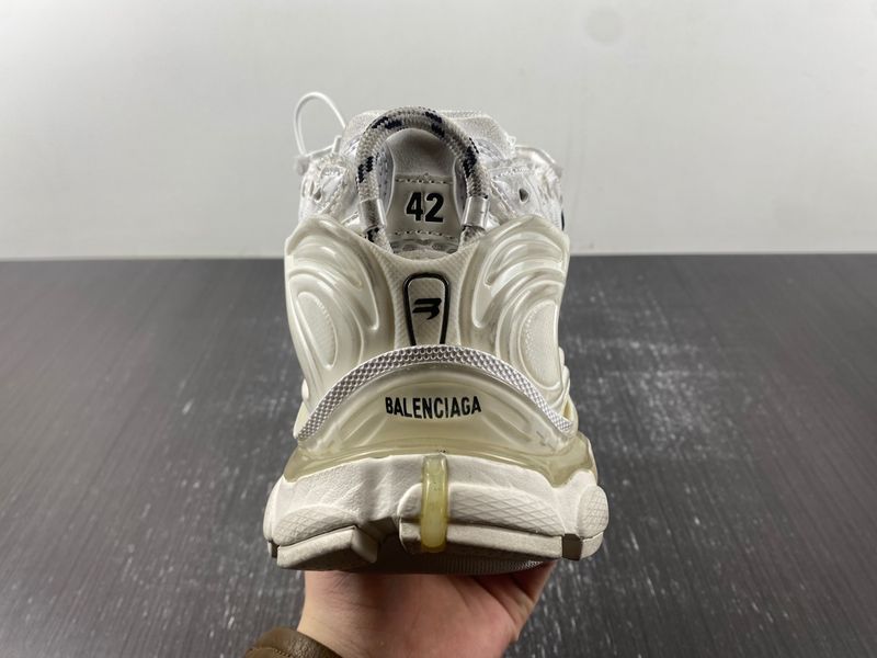 B*alenciaga runner AM 20231219-13