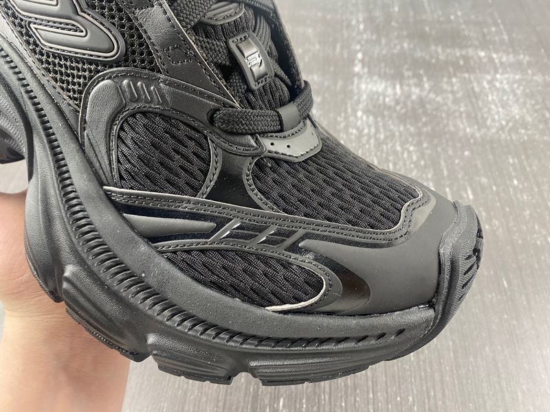 B*alenciaga runner AM 20240323-1