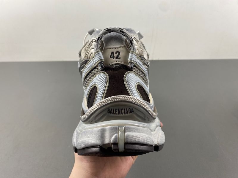 B*alenciaga runnerSneaker AM20240417-1