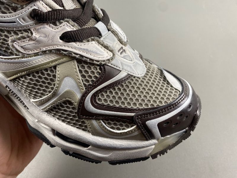 B*alenciaga runnerSneaker AM20240417-1