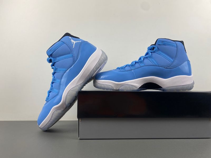 Air Jordan Ultimate Gift of Flight 717602-900