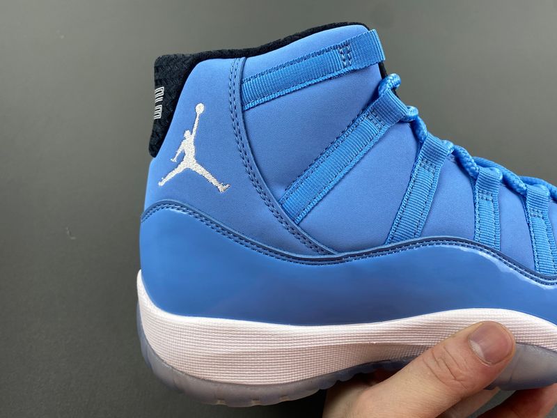 Air Jordan Ultimate Gift of Flight 717602-900