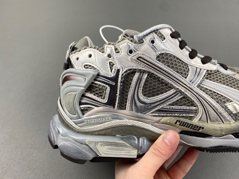 B*alenciaga runner AM 20240528-1