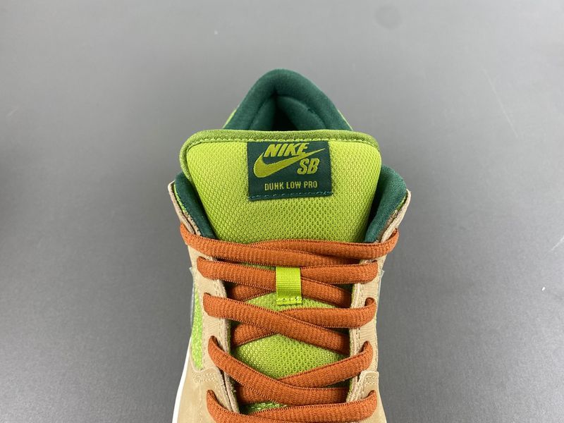 SB Dunk Low Escargot FQ7585-200