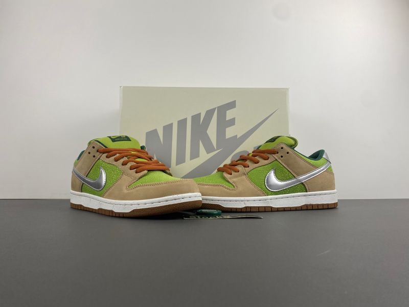 SB Dunk Low Escargot FQ7585-200