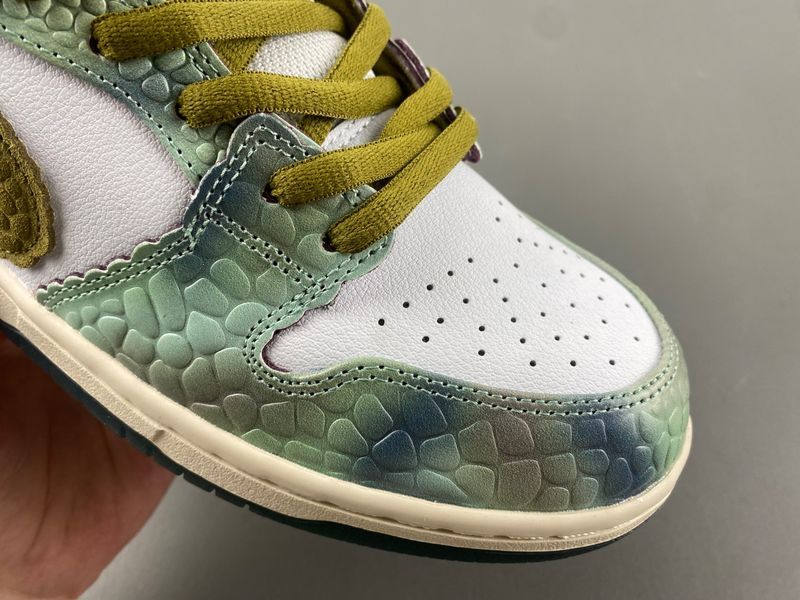 SB Dunk Low Alexis Sablone Chameleon  HJ3386-300