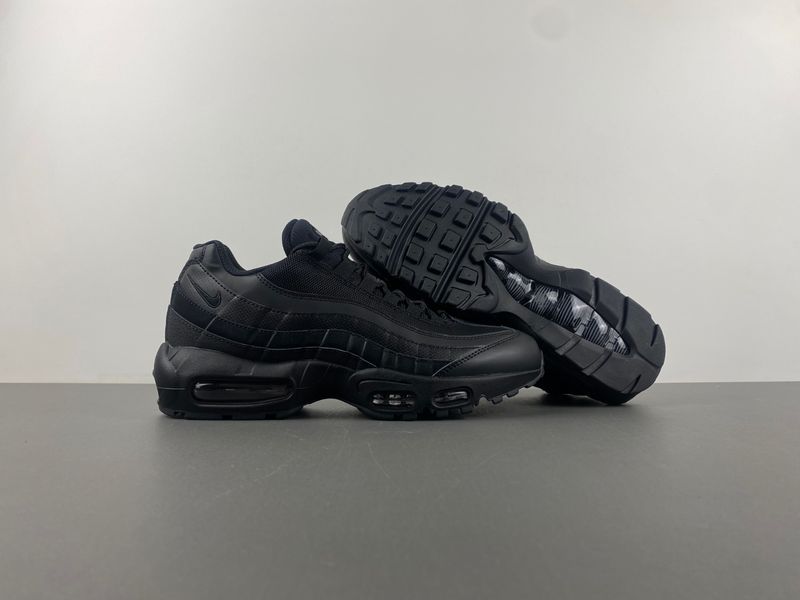 Air Max 95 Essential Triple Black  CI3705-001