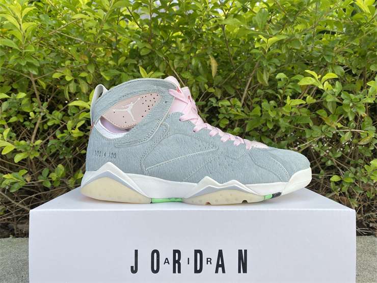 Air Jordan 7 Retro Neutral Grey  CT8528-002