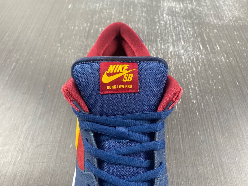 SB Dunk Low Barcelona DJ0606-400