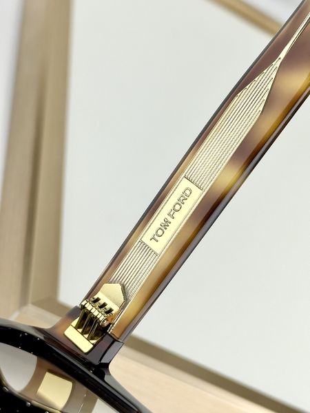 T*omford Glasses Top XX  20250401-11