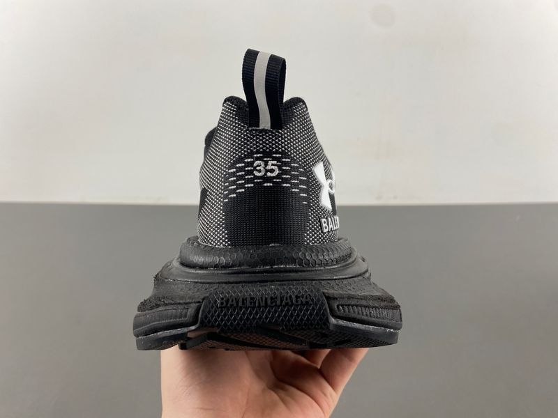B*alenciaga Sneaker Low AM20250410-15