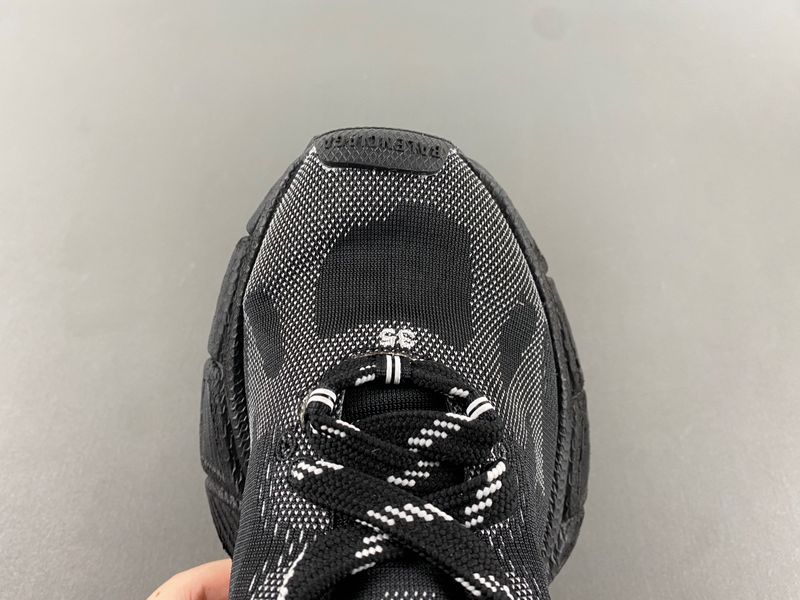B*alenciaga Sneaker Low AM20250410-15