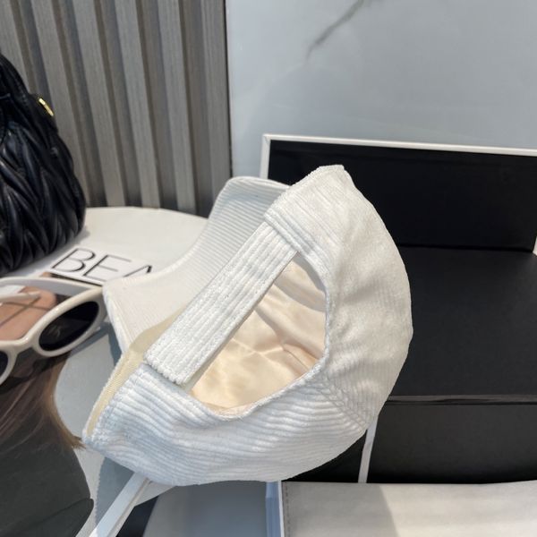 M*iuMiu  Hats Top XX20250411-11