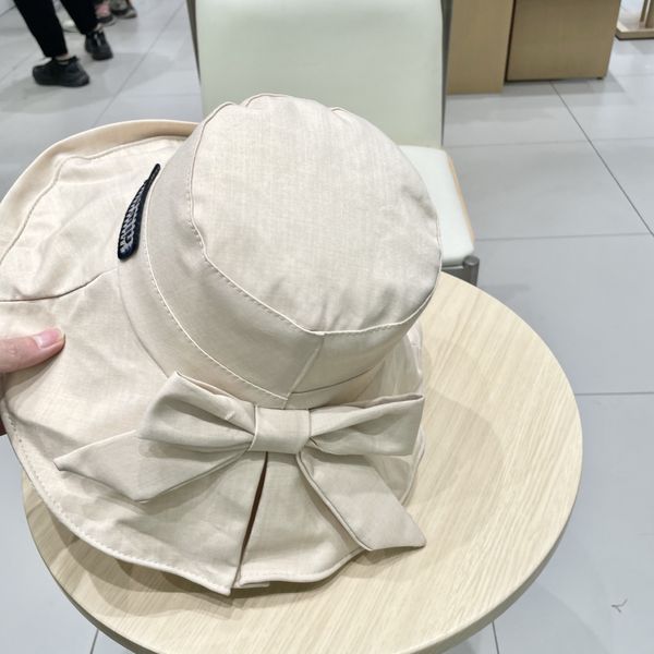 M*iuMiu  Hats Top XX20250411-17