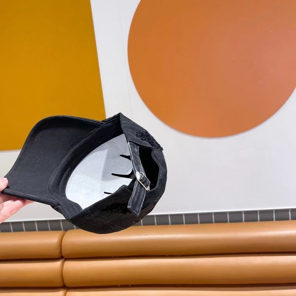 C*hanel  Hats Top XX20250411-51