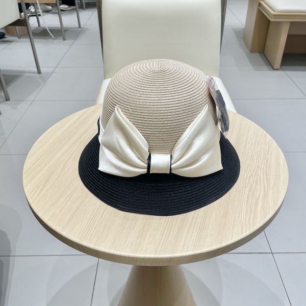 M*iuMiu  Hats Top XX20250411-64