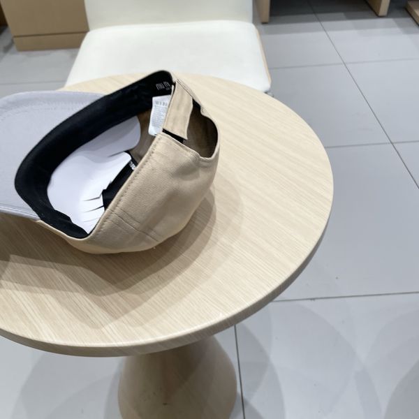 M*iuMiu  Hats Top XX20250413-42