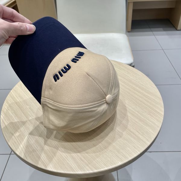 M*iuMiu  Hats Top XX20250413-42