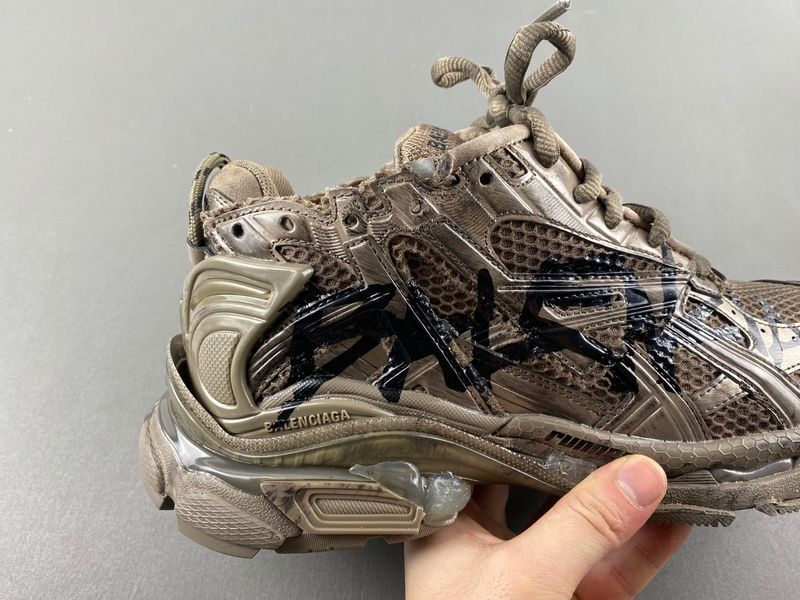 B*alenciaga runner Sneaker AM20250430-3