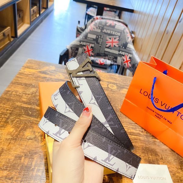 L*ouis V*uitton Belts Top Version