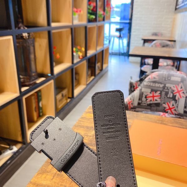 L*ouis V*uitton Belts Top Version
