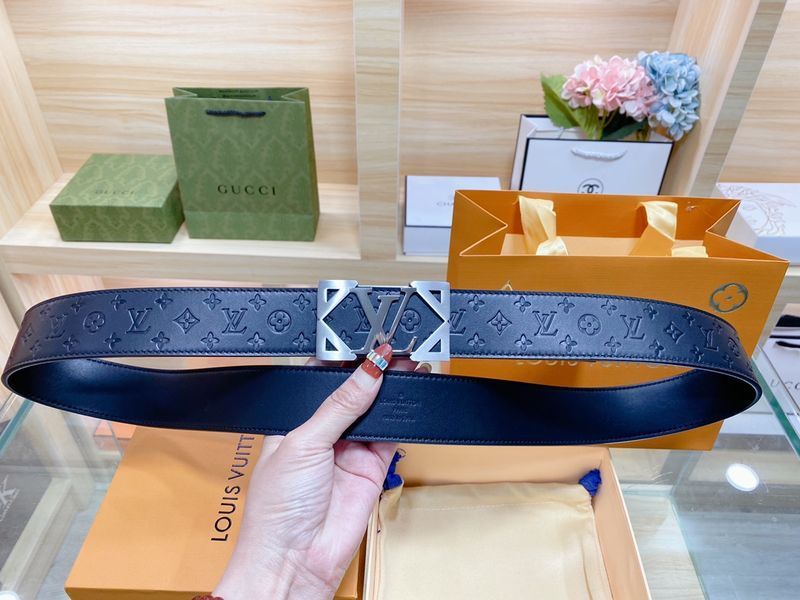 L*ouis V*uitton Belts Top Version