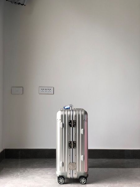 Luggage 21 inch ask price on whatsapp